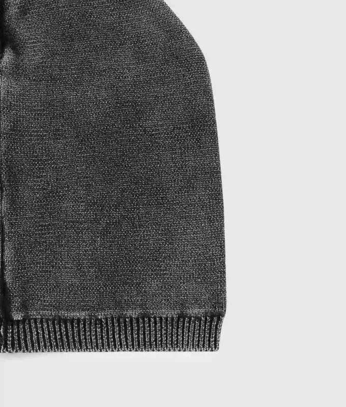 Beanie met gewassen logopatch