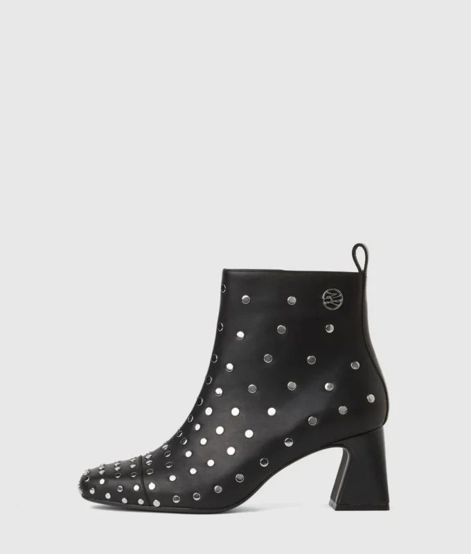 Beata enkellaarsjes met studs