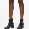 Beata enkellaarsjes met studs