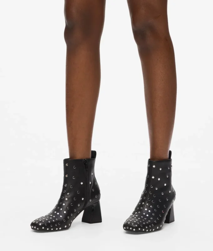 Beata enkellaarsjes met studs