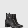Beata enkellaarsjes met studs