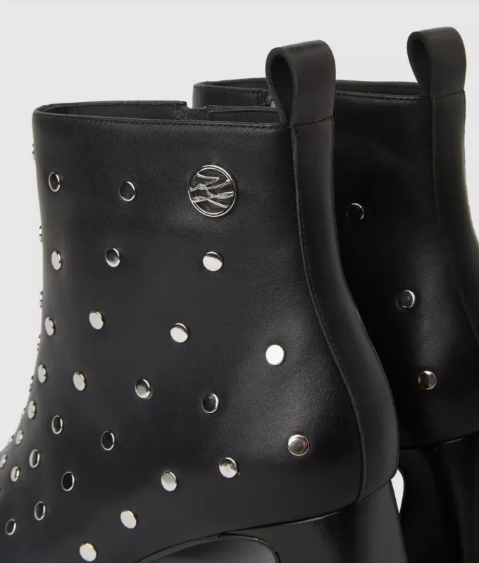 Beata enkellaarsjes met studs
