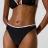 Bikini-broekje met geschulpte rand
