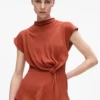 BLOUSE MET KORTE MOUWEN EN KNOP