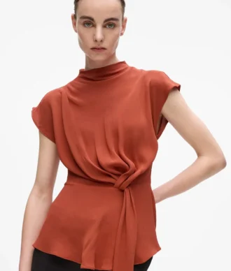 BLOUSE MET KORTE MOUWEN EN KNOP
