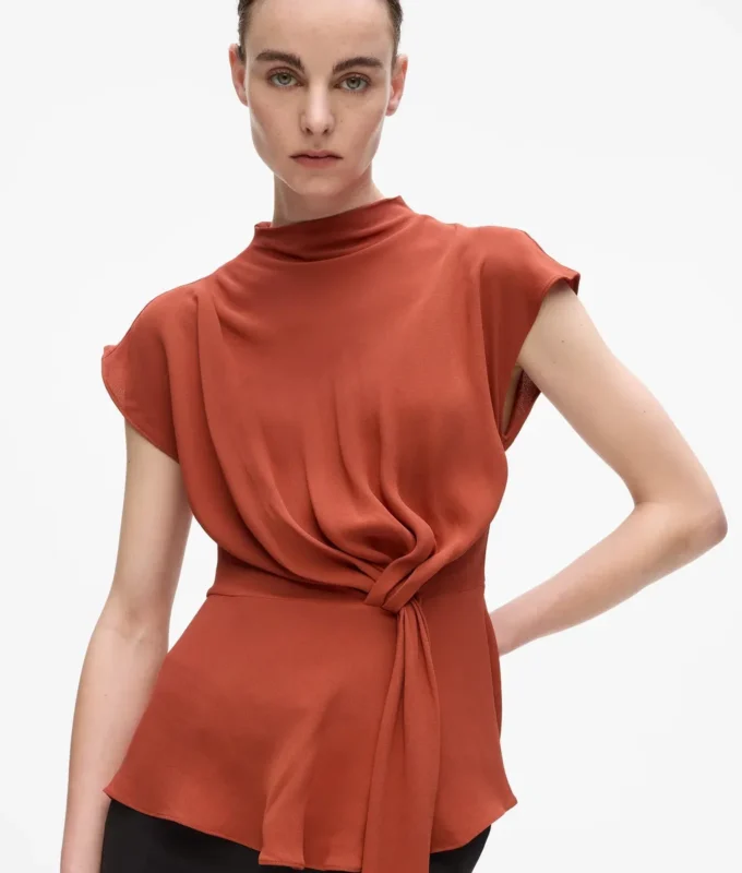 BLOUSE MET KORTE MOUWEN EN KNOP