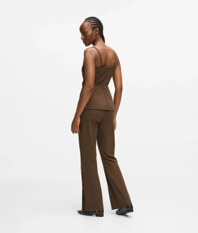 Broek met drukknopen