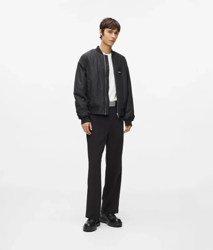 Broek met ton-sur-ton biezen