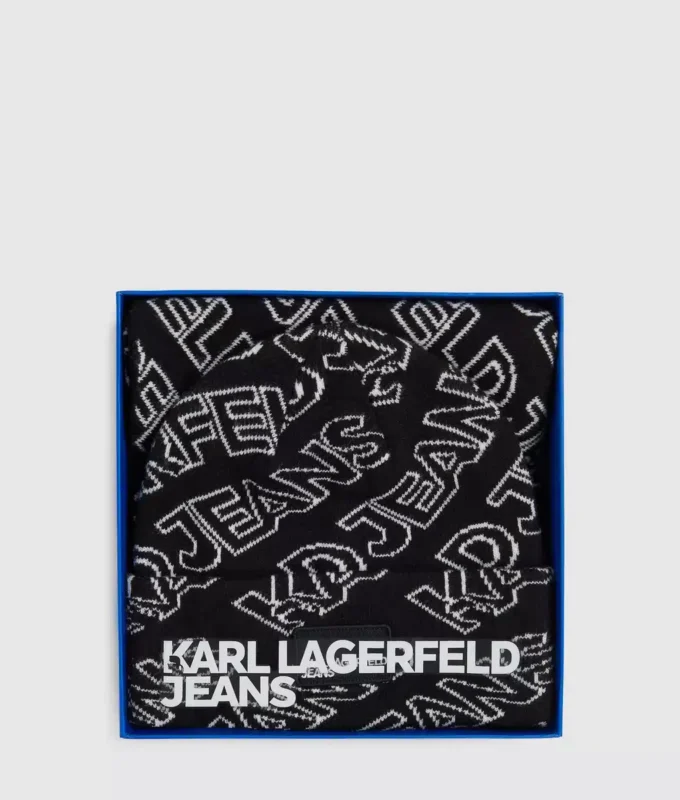 Cadeauset met sjaal en muts met logo