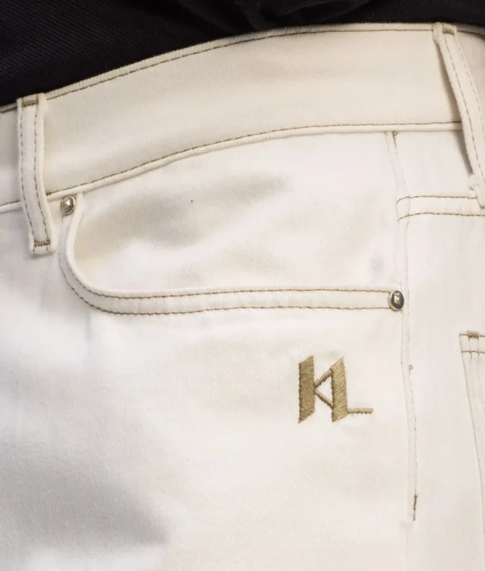 CONTRASTSTIKKING JEANS