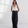 CONTRASTSTIKKING JEANS MET WIJDE PIJP