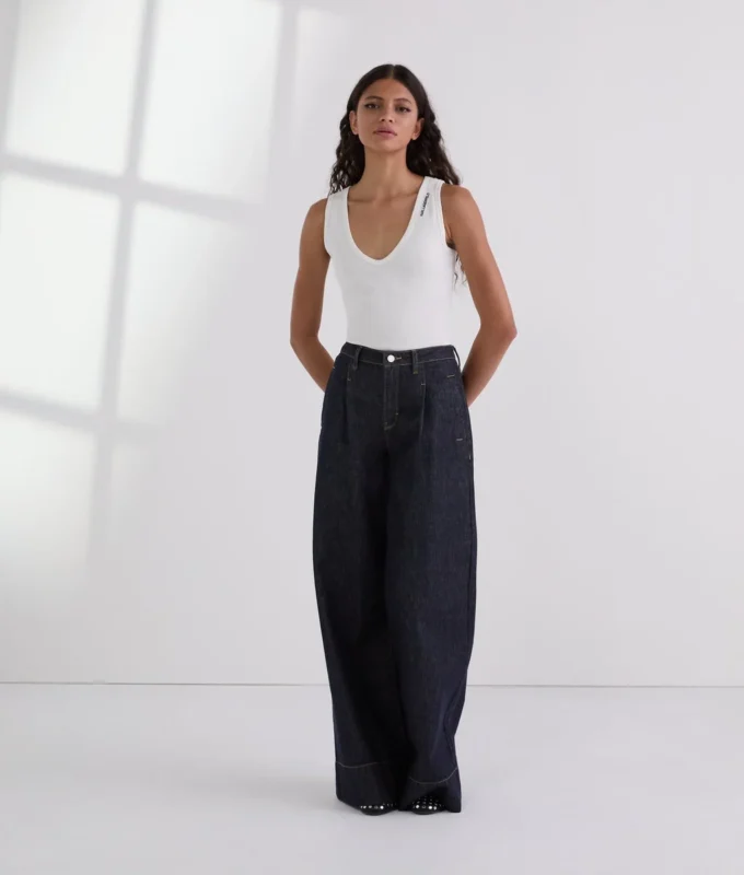 CONTRASTSTIKKING JEANS MET WIJDE PIJP