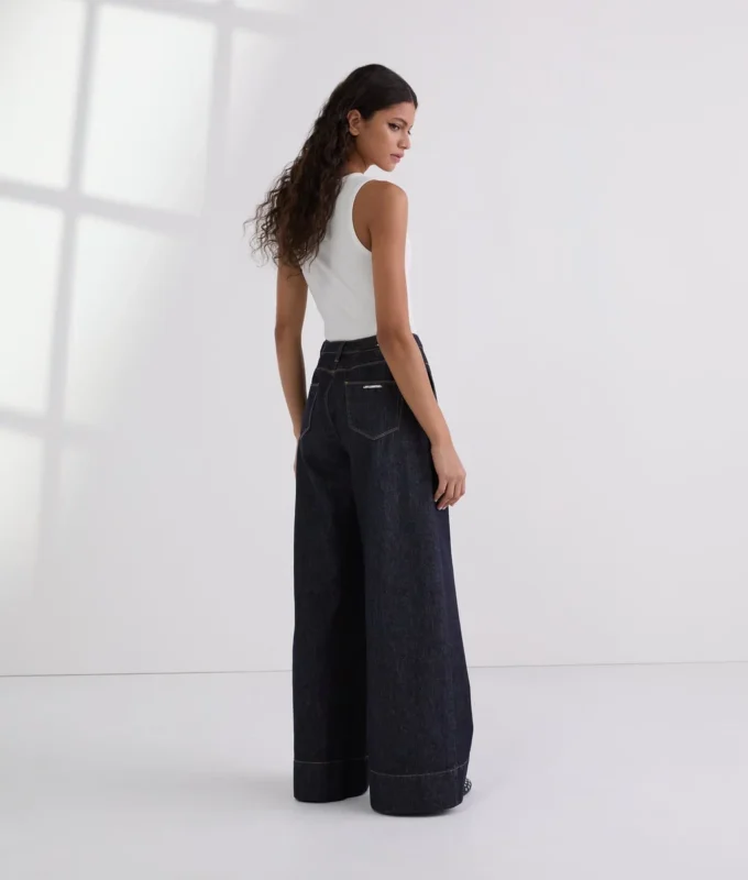 CONTRASTSTIKKING JEANS MET WIJDE PIJP