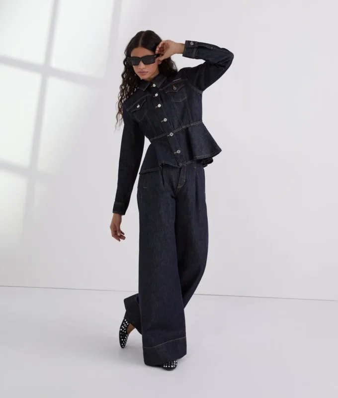 CONTRASTSTIKKING JEANS MET WIJDE PIJP