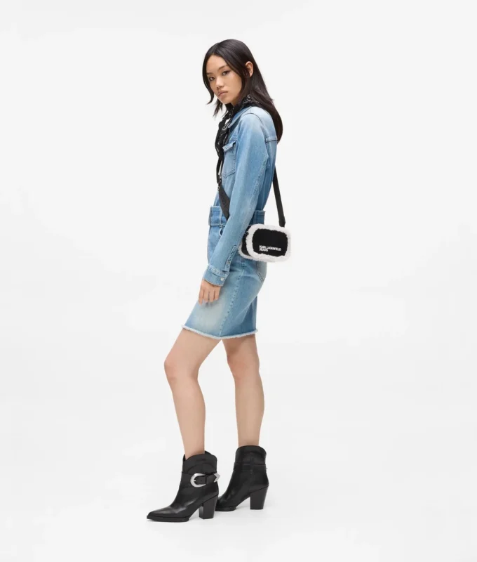 Crossbody cameratas van schapenvacht