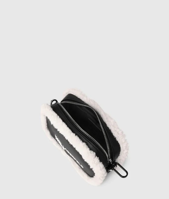 Crossbody cameratas van schapenvacht