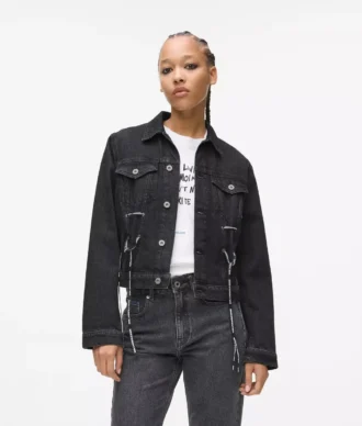 Denim jasje met vetersluiting