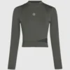 Functionele top met uitsnijdingen