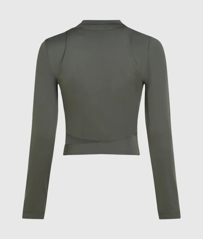 Functionele top met uitsnijdingen