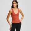 GERIBBELDE TANKTOP MET V-HALS