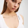 GERIBBELDE TANKTOP MET V-HALS