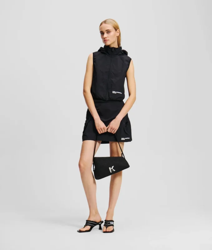 GILET MET CAPUCHON