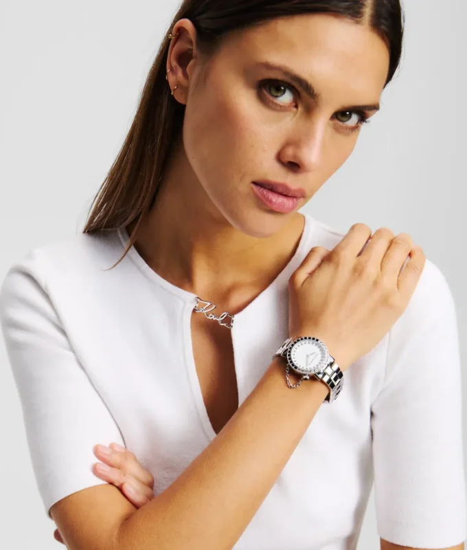 HORLOGE MET KRISTALVERSIERING