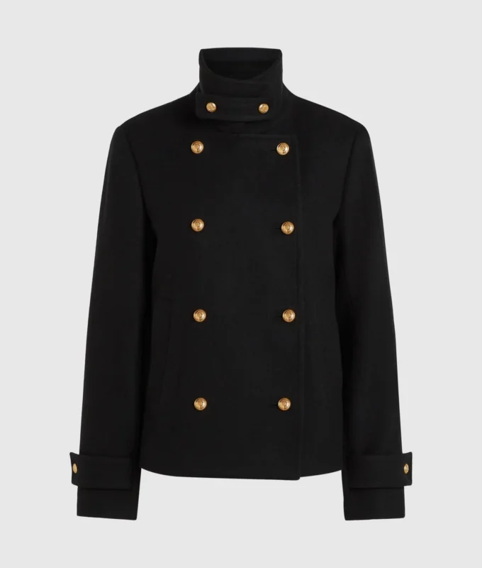 Jas met knoopdetails