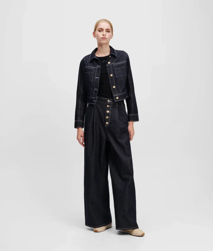 JEANS MET KNOPEN EN WIJDE PIJPEN