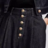 JEANS MET KNOPEN EN WIJDE PIJPEN