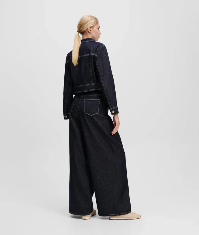 JEANS MET KNOPEN EN WIJDE PIJPEN