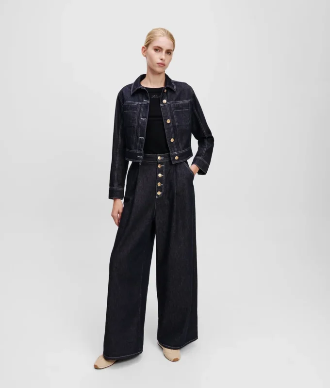 JEANS MET KNOPEN EN WIJDE PIJPEN