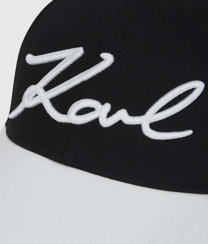K/Signature-pet met contrasterende klep