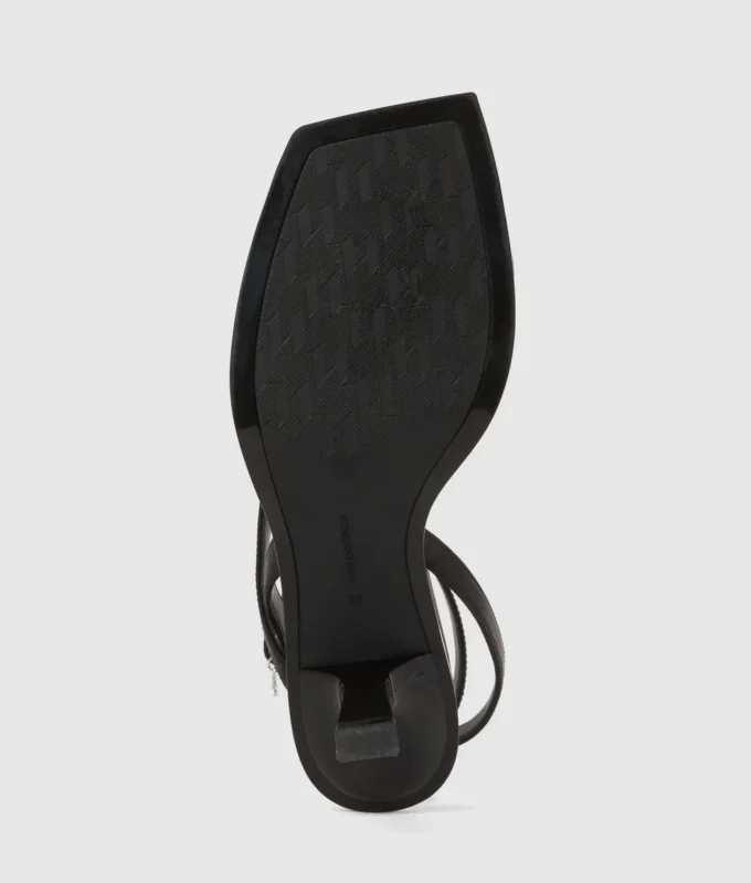 Karmel sandalen met hak en enkelbandje