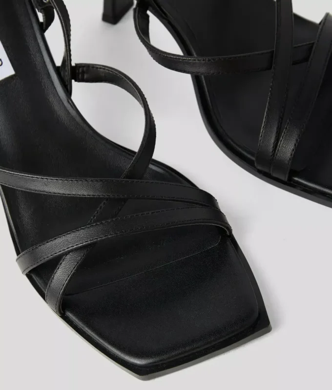 KARMEL SIGNIA SANDALEN MET KETTINGRIEM EN HIEL