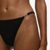 Kenmerkende string met hoge beenuitsnijding