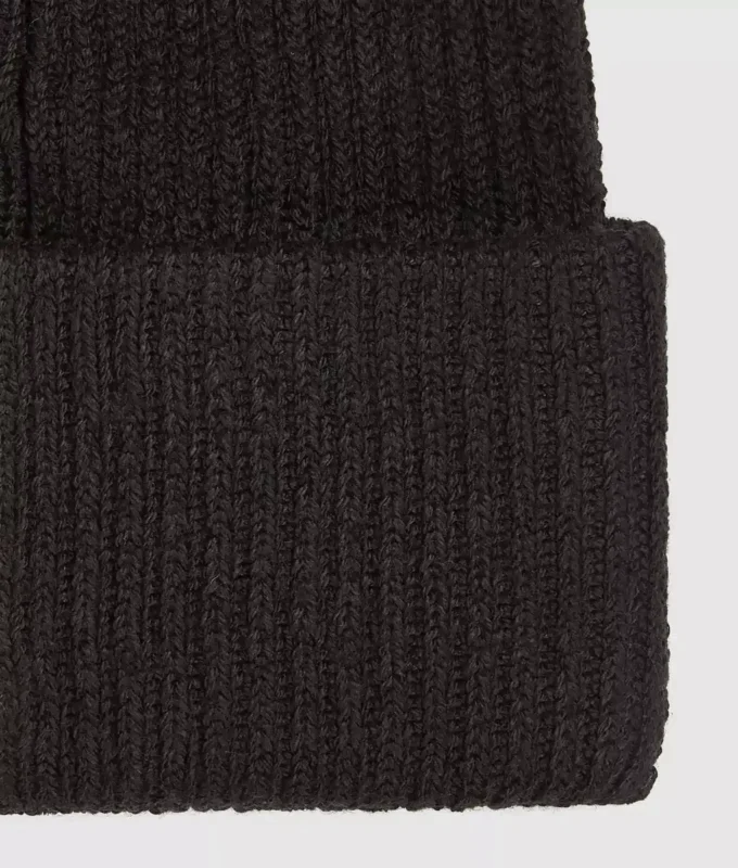 Lange beanie met logopatch