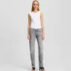 MID-RISE SLIM FIT JEANS MET SPLIT-HEM