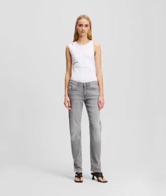 MID-RISE SLIM FIT JEANS MET SPLIT-HEM