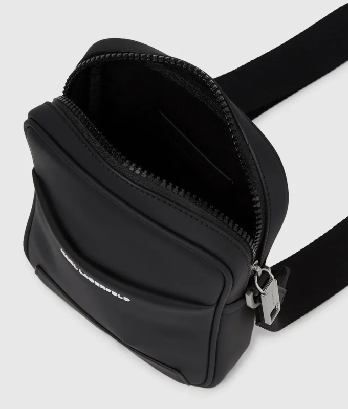 Minimalistische crossbodytas met logo