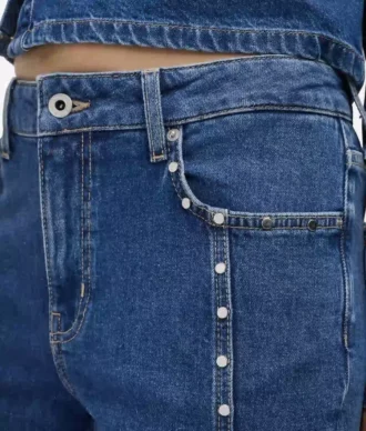 Mom jeans met studs