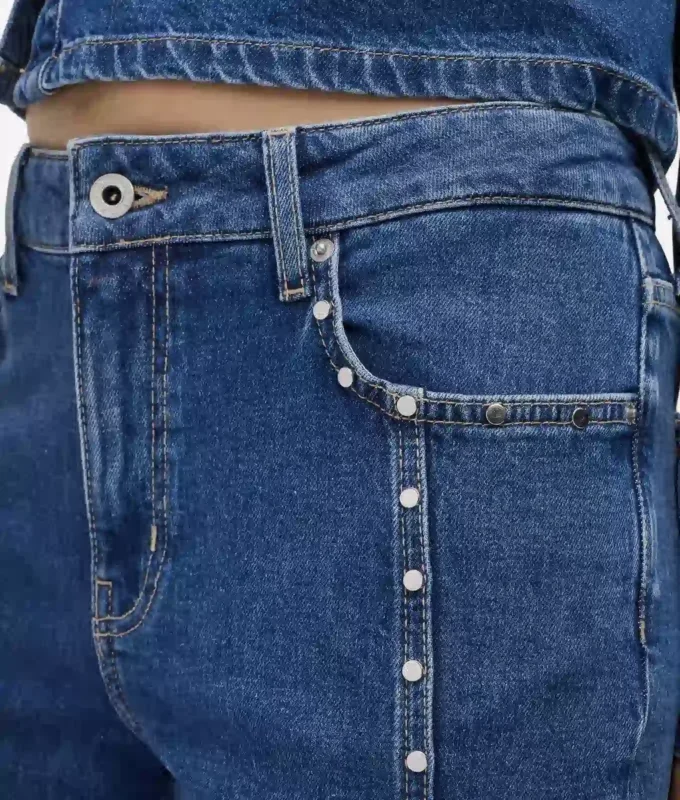 Mom jeans met studs