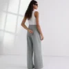 OP MAAT GEMAAKTE BROEK MET WIJDE PIJPEN
