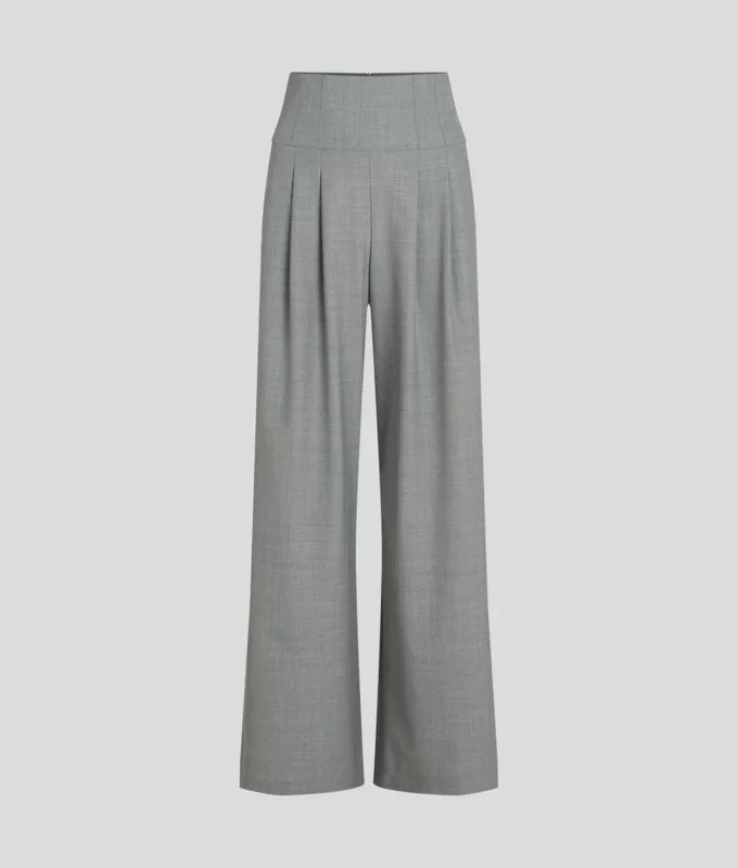 OP MAAT GEMAAKTE BROEK MET WIJDE PIJPEN