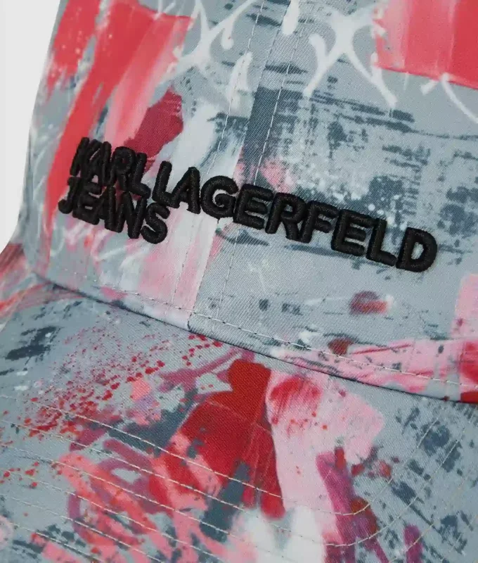Pet met all-over graffitiprint