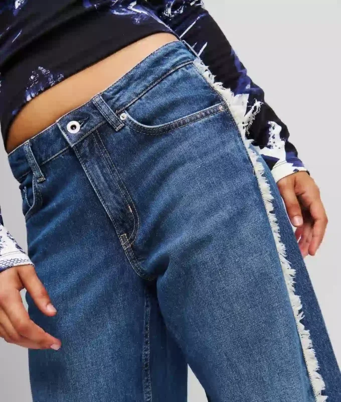 RELAXED JEANS MET FRANJES EN MIDDELLIJKE TAILLE