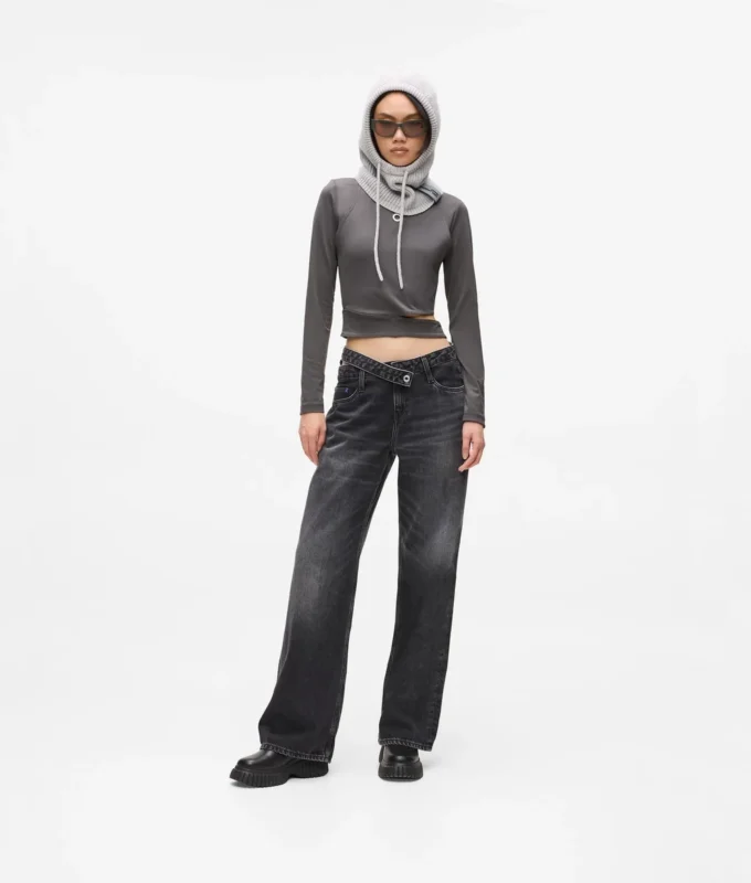 Relaxte jeans met uitsnijding in de taille