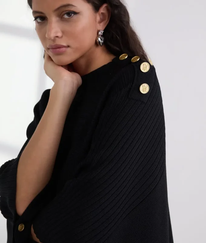 RIBGEBREIDE PONCHO