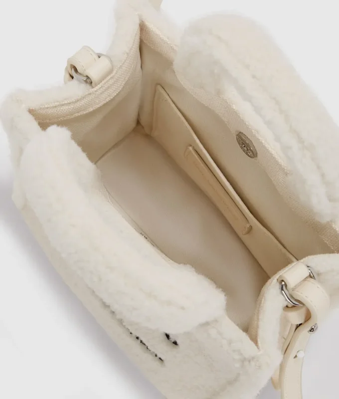 Rue St-Guillaume mini-shearling draagtas