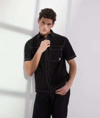 SHIRT MET KORTE MOUWEN EN CONTRASTSTIKKING